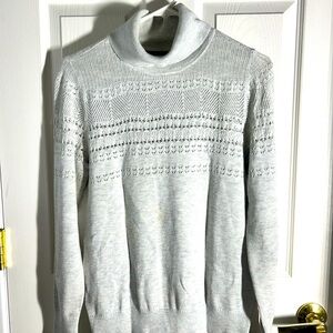 Turtle neck light weight sweater